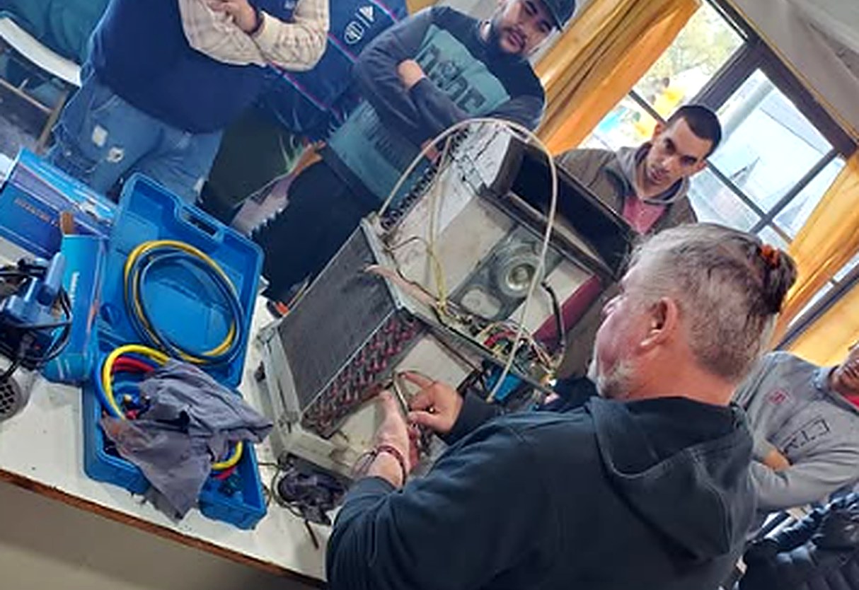 Clase de refrigeración en Instituto Mónaco